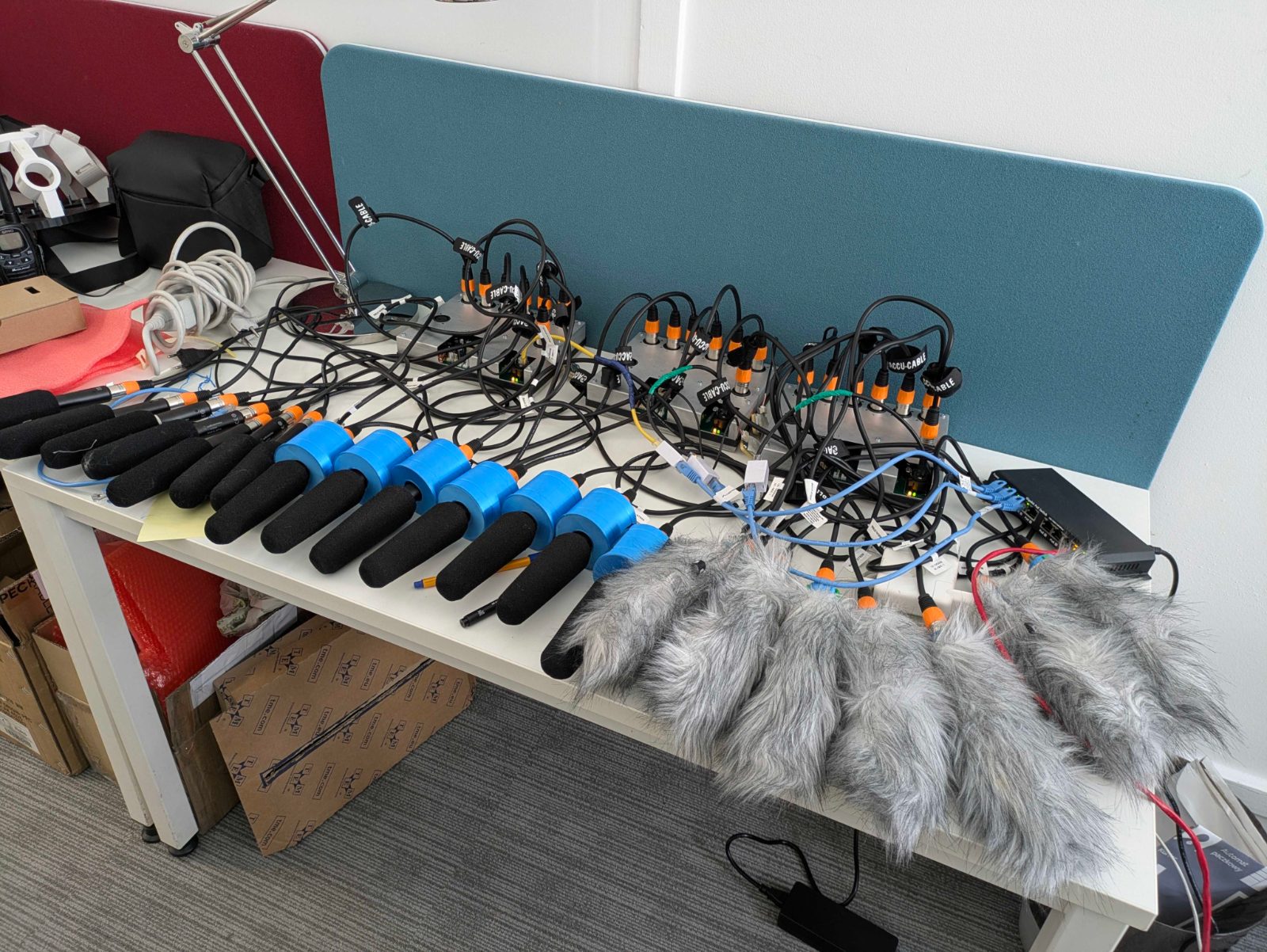 Mikrofony i moduły detektorów przygotowane do testów polowych